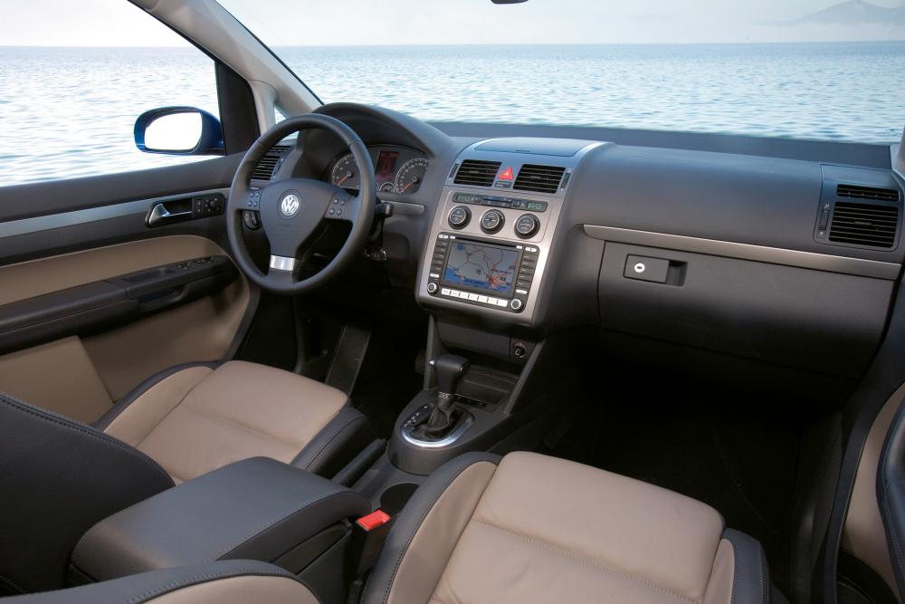 Volkswagen Touran 1 поколение [рестайлинг] (2006-2010) Минивэн 5-дв. интерьер 