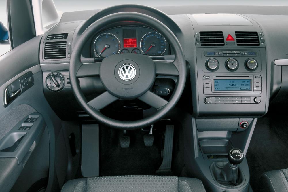 Volkswagen Touran 1 поколение (2003-2006) Минивэн интерьер 