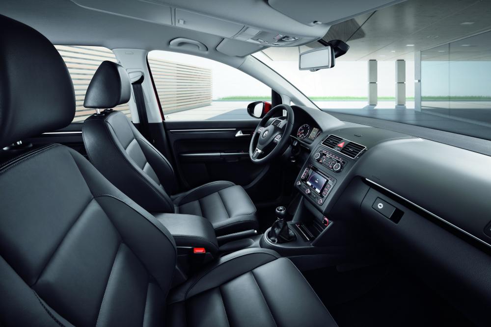 Volkswagen Touran 1 поколение [2-й рестайлинг] (2010-2015) Минивэн интерьер 