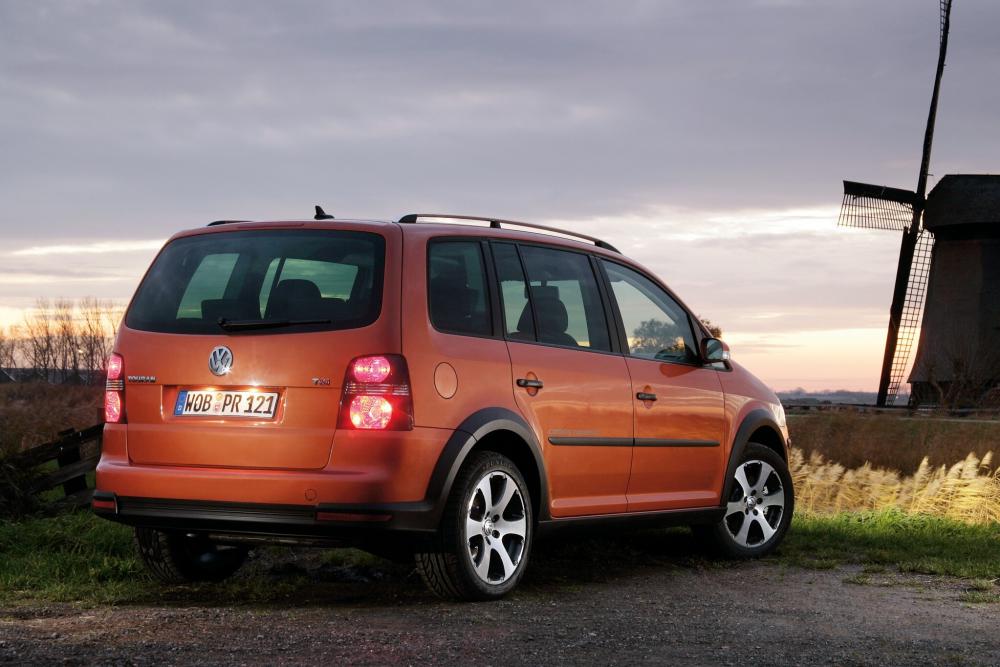 Volkswagen Touran 1 поколение [рестайлинг] (2006-2010) Cross минивэн 5-дв.