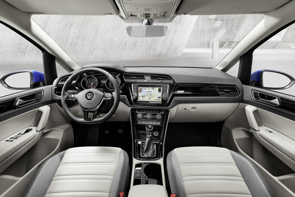 Volkswagen Touran 2 поколение (2015-2018) Минивэн интерьер 