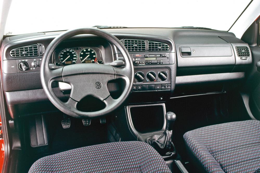 Volkswagen Vento 1 поколение (1992-1998) Седан интерьер 