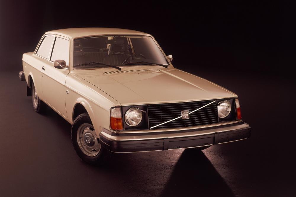 Volvo 240 1 поколение (1974-1993) 242 седан 2-дв.