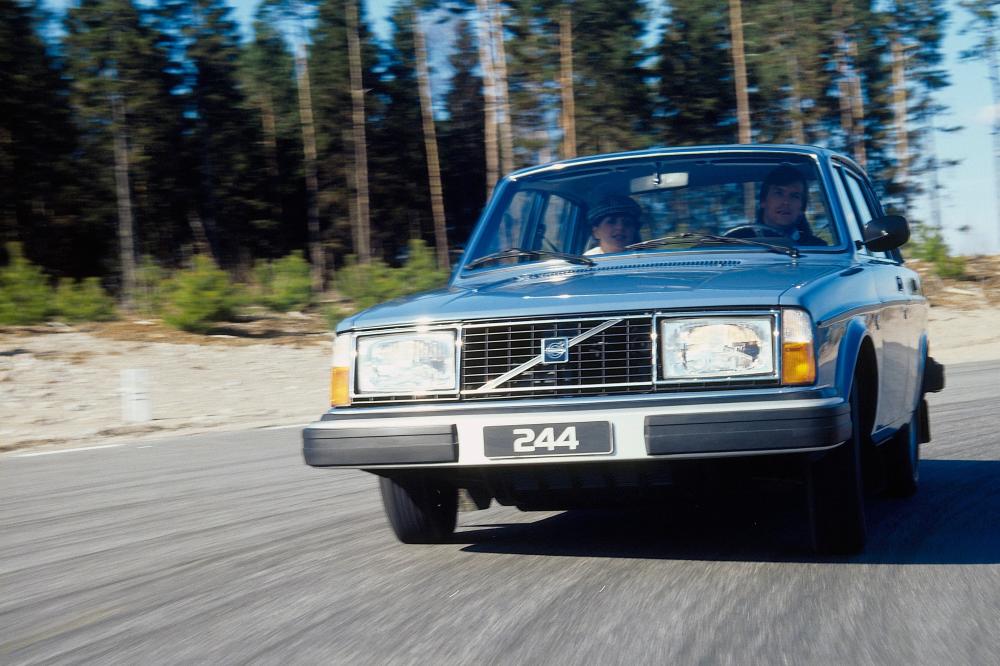 Volvo 240 1 поколение (1974-1993) 244 седан 4-дв.