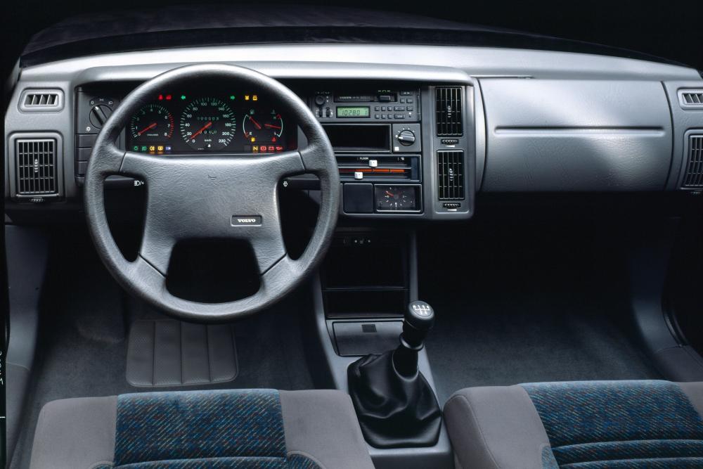 Volvo 460 1 поколение (1988-1996) Седан интерьер 