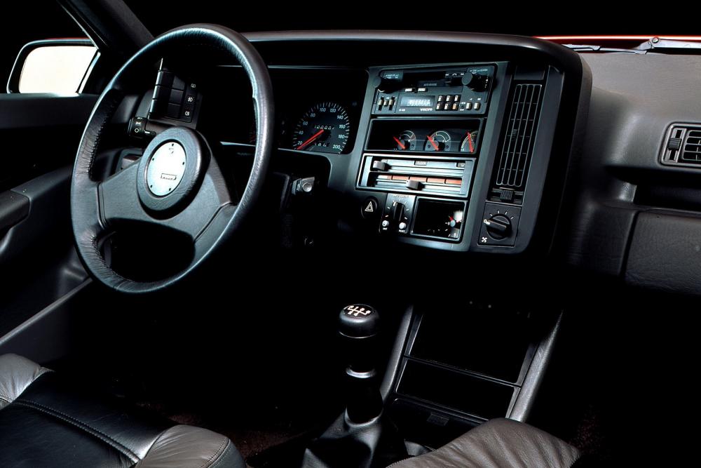 Volvo 480 1 поколение (1986-1991) Хетчбэк интерьер