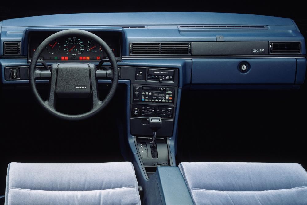 Volvo 760 1 поколение (1985-1990) Седан интерьер 