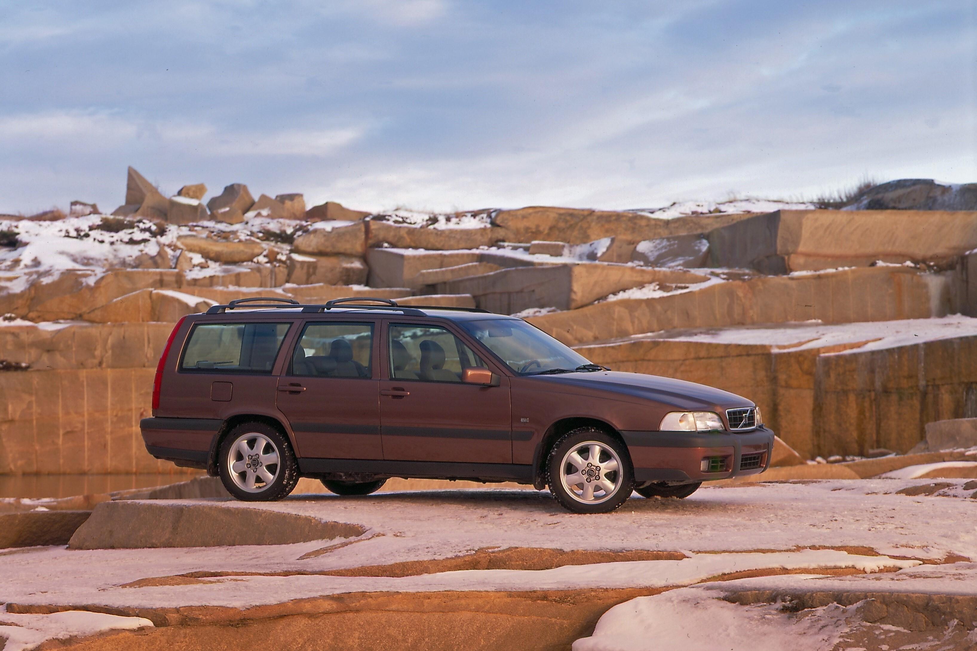 Купить вольво 1 поколения. 1997 Volvo v70 XC. Volvo v70xc 1998. Volvo v70xc. Volvo v70/xc70.