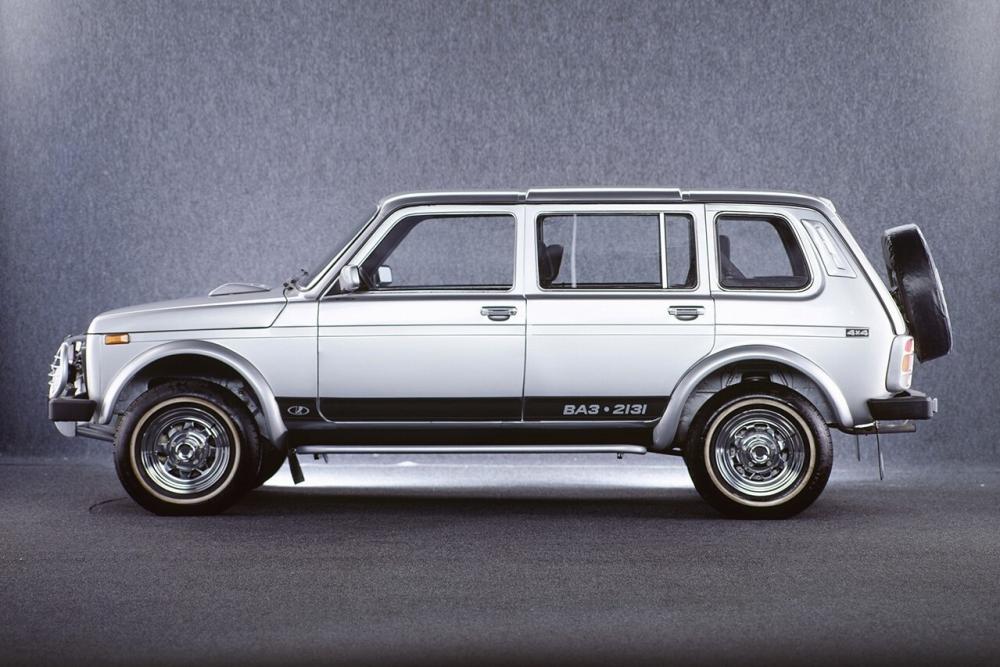 ВАЗ (Lada) 4x4 1 поколение рестайлинг (1995) 2131 внедорожник 5-дв.