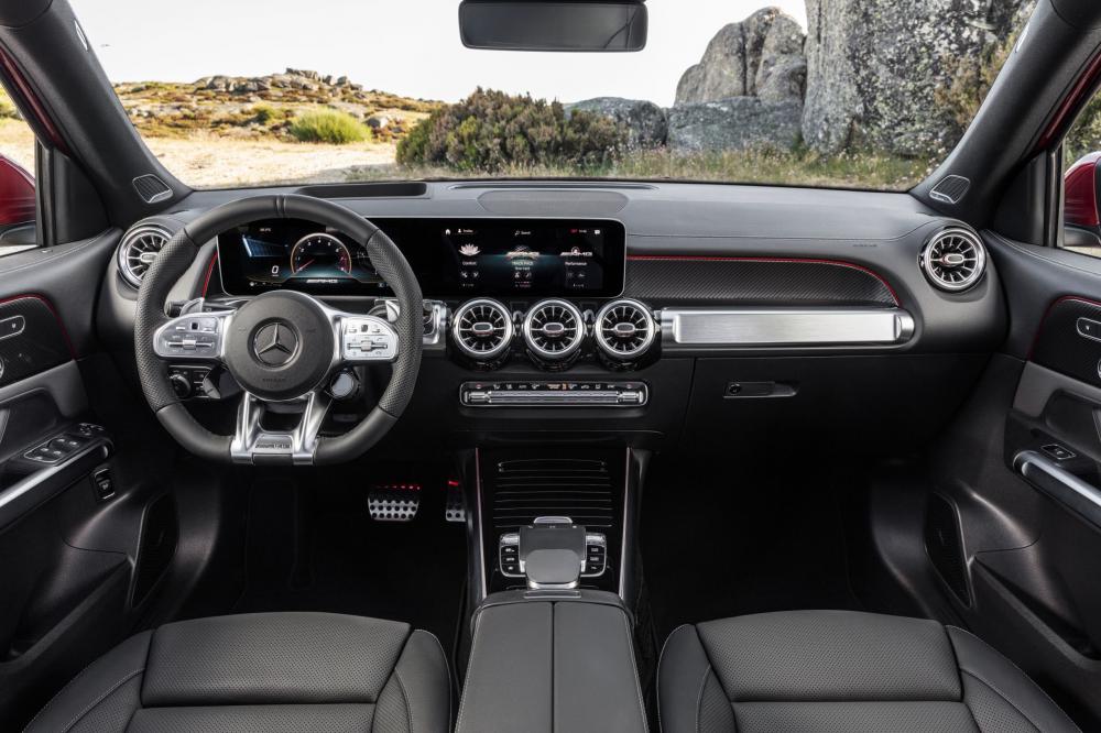 Mercedes-AMG GLB интерьер 