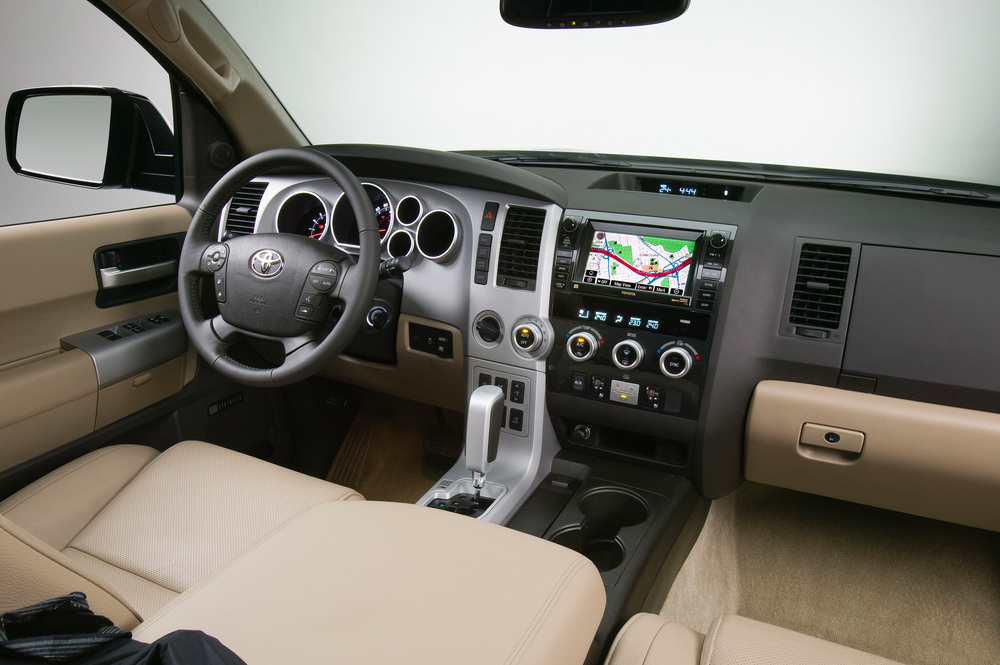 Toyota Sequoia 2 поколение (2008-2017) Внедорожник интерьер 