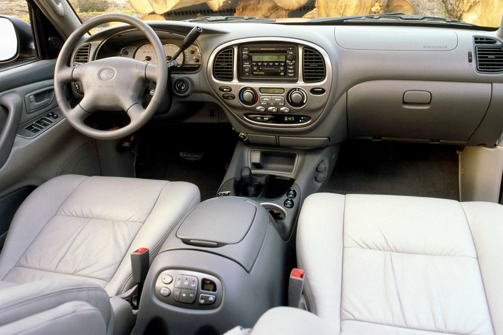 Toyota Sequoia 1 поколение (2001-2005) Внедорожник интерьер 