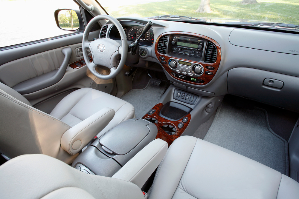 Toyota Sequoia 1 поколение [рестайлинг] (2005-2008) Внедорожник интерьер 