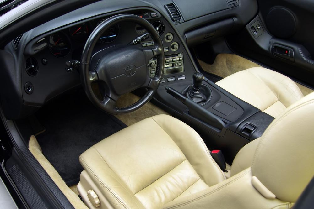 Toyota Supra Mark IV купе интерьер, салон