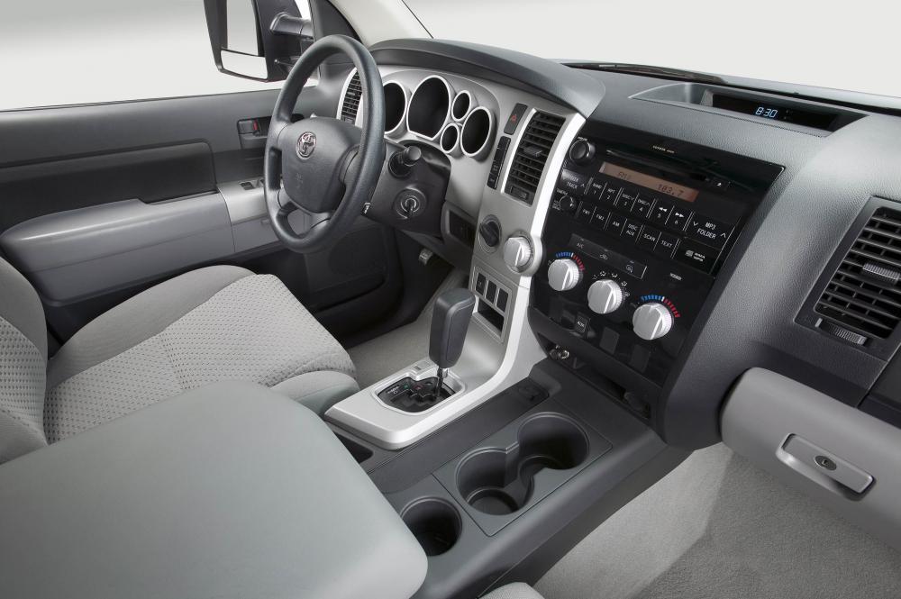 Toyota Tundra 2 поколение (2007-2009) Double Cab пикап 4-дв. интерьер 