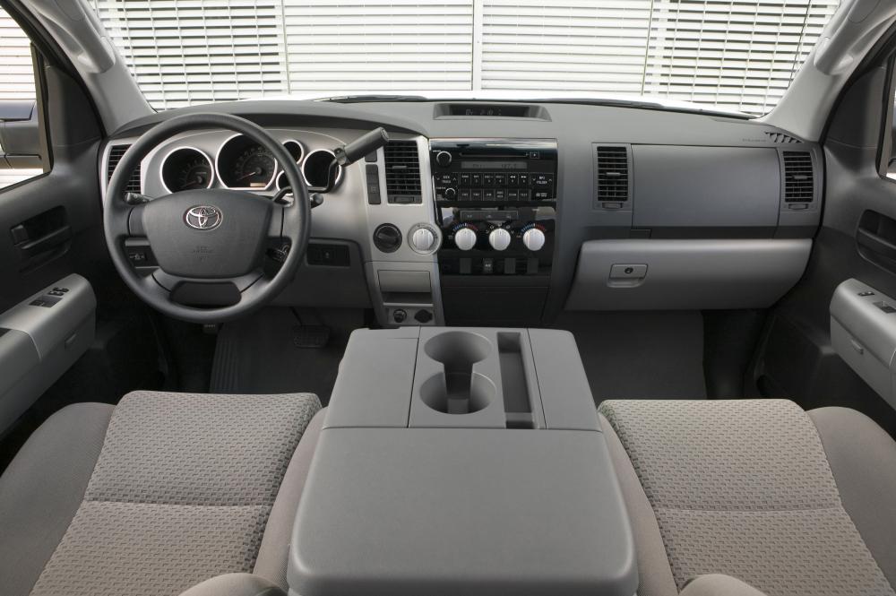Toyota Tundra 2 поколение (2007-2009) Regular Cab пикап 2-дв. интерьер 