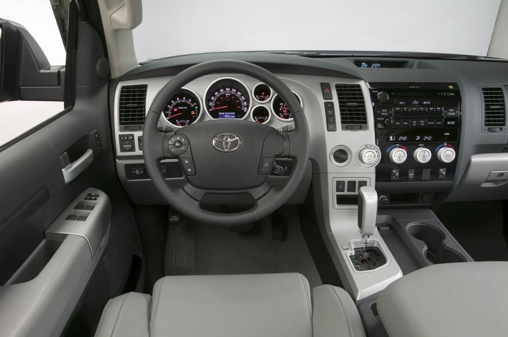 Toyota Tundra 2 поколение (2007-2009) Crew Max пикап 4-дв. интерьер 