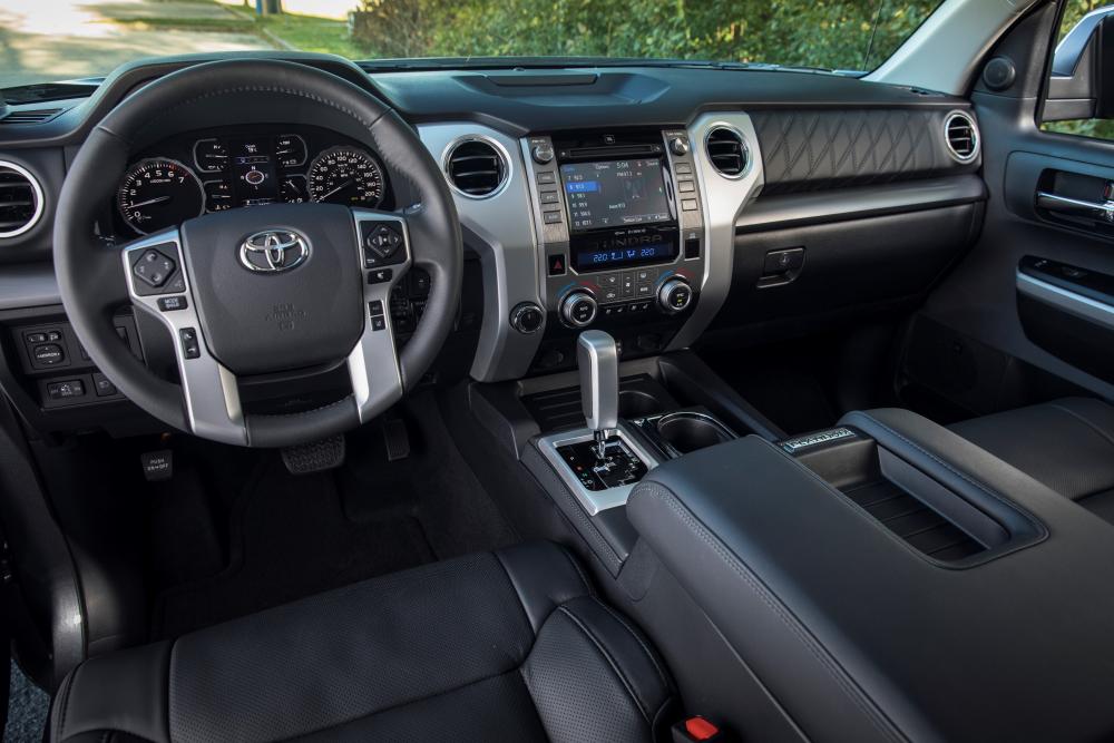 Toyota Tundra 2 поколение [3-й рестайлинг] (2017) CrewMax пикап 4-дв. интерьер 