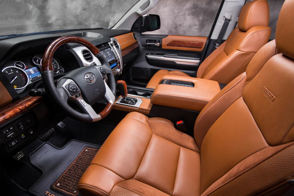 Toyota Tundra 2 поколение [2-й рестайлинг] (2014-2017) CrewMax пикап 4-дв. интерьер 