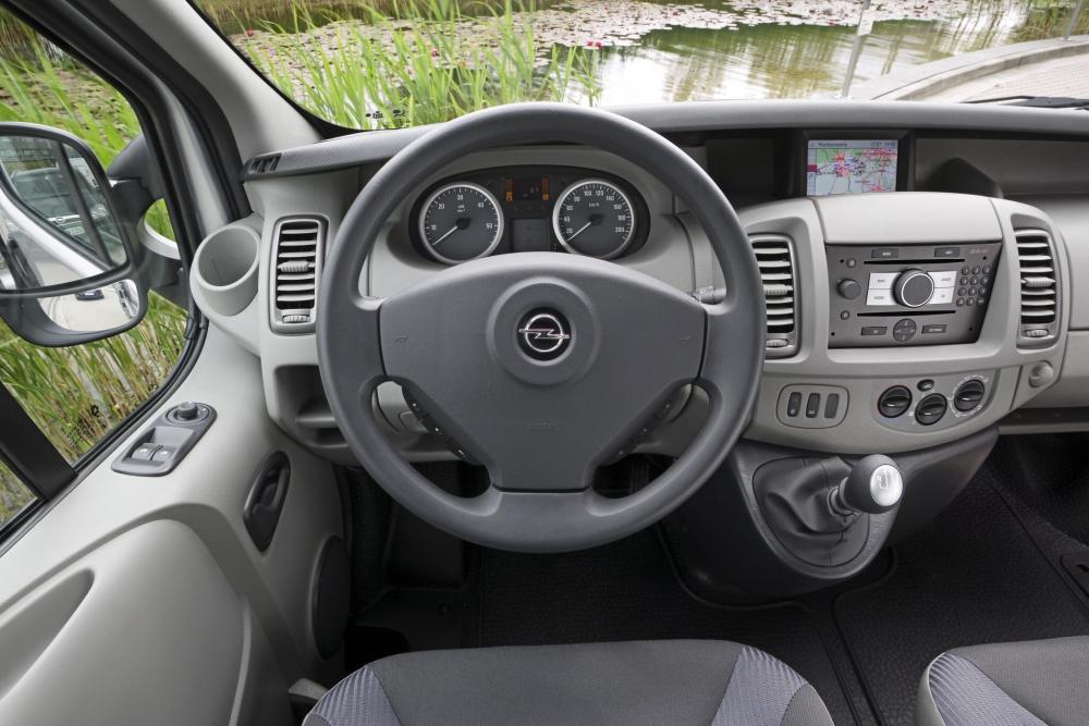Opel Vivaro 1 поколение [рестайлинг] (2006-2014) Минивэн интерьер 