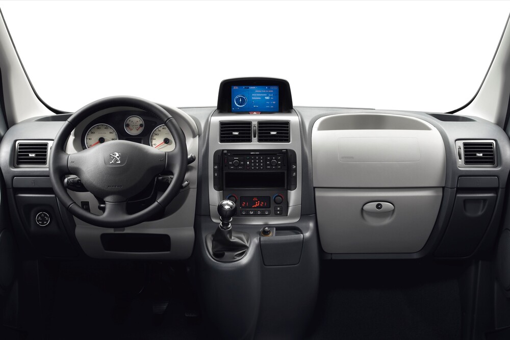 Peugeot Expert 2 поколение [рестайлинг] (2012-2018) Tepee минивэн интерьер 