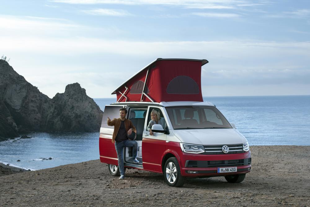 VW California на берегу моря
