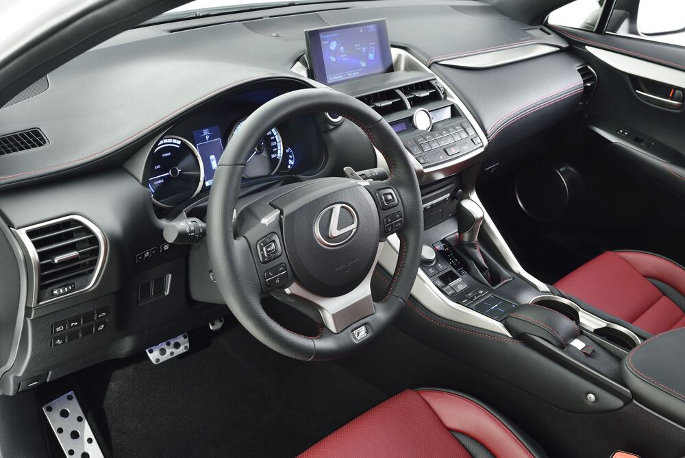 Lexus NX 1 поколение (2014-2017) кроссовер интерьер 