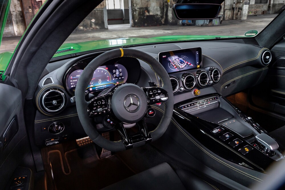 Mercedes-Benz AMG GT C190 [рестайлинг] (2017) купе интерьер 