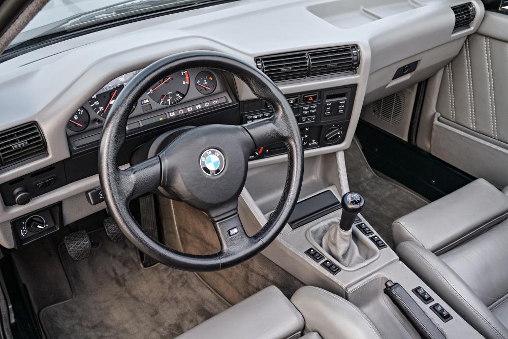BMW M3 E30 (1988-1991) Кабриолет интерьер 