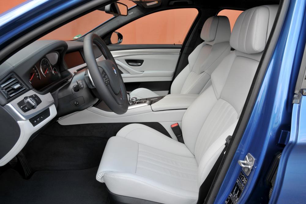 BMW M5 F10 (2011-2013) Седан интерьер 