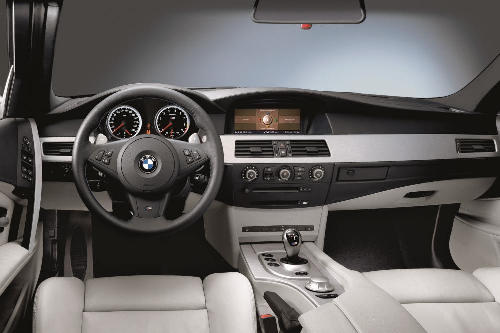 BMW M5 E60 (2004-2010) Седан интерьер