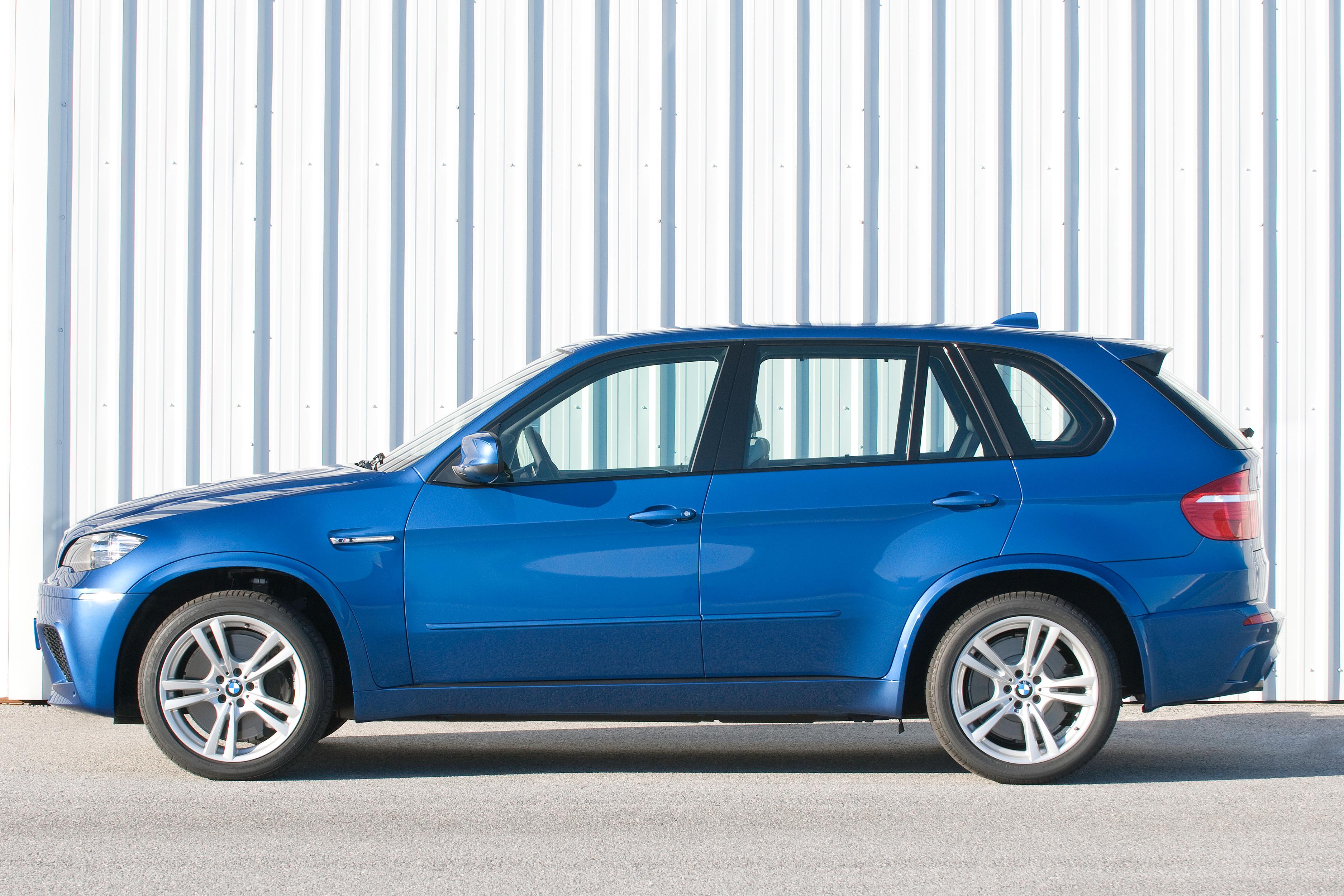 5х. BMW x5m e70 Blue. BMW x5m 2010. BMW x5 e70 сбоку. БМВ x5 e70 синий.