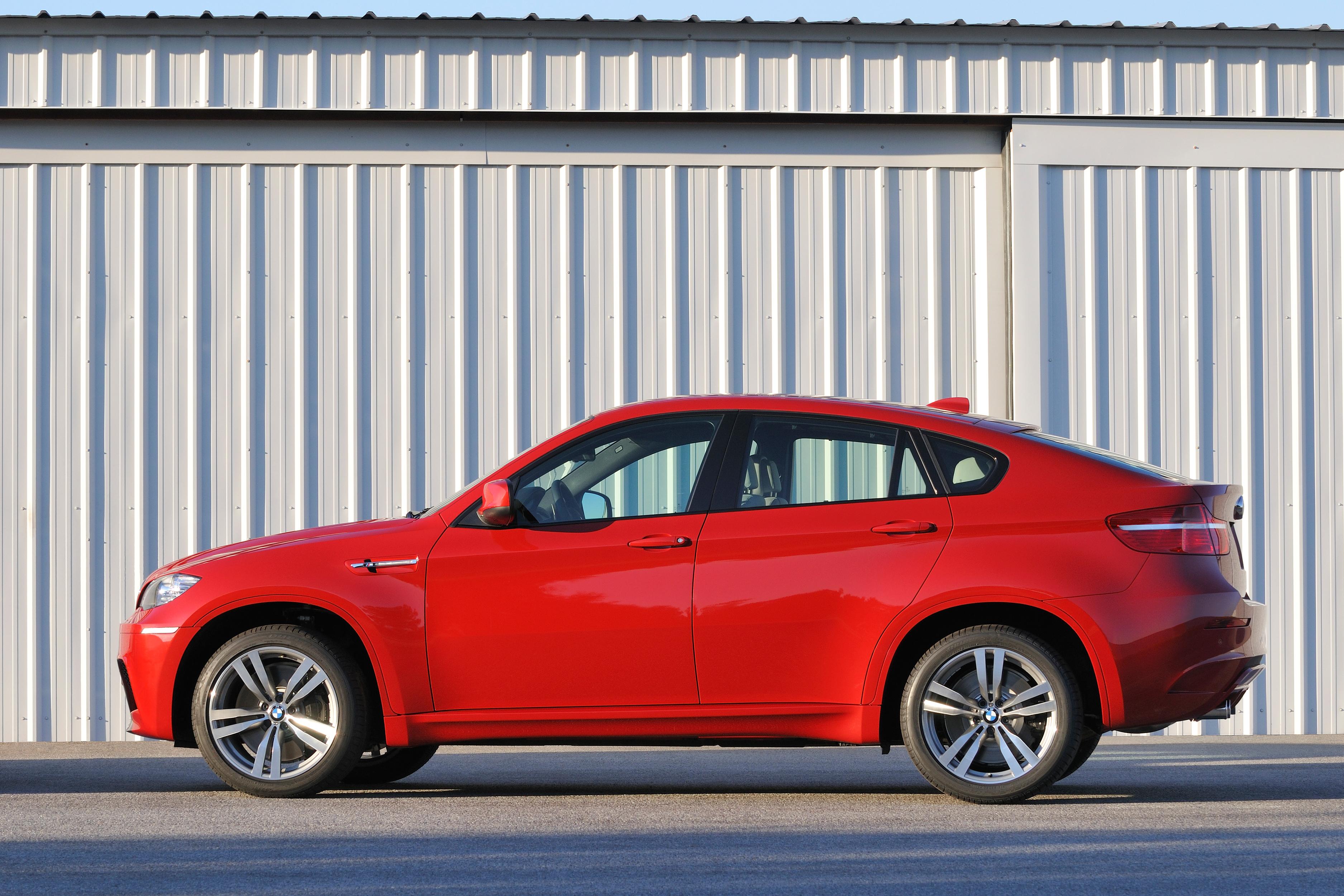 X6 2009. BMW x6m красная. БМВ x6 m сбоку. BMW x6m 2010. БМВ х6 м 2009.