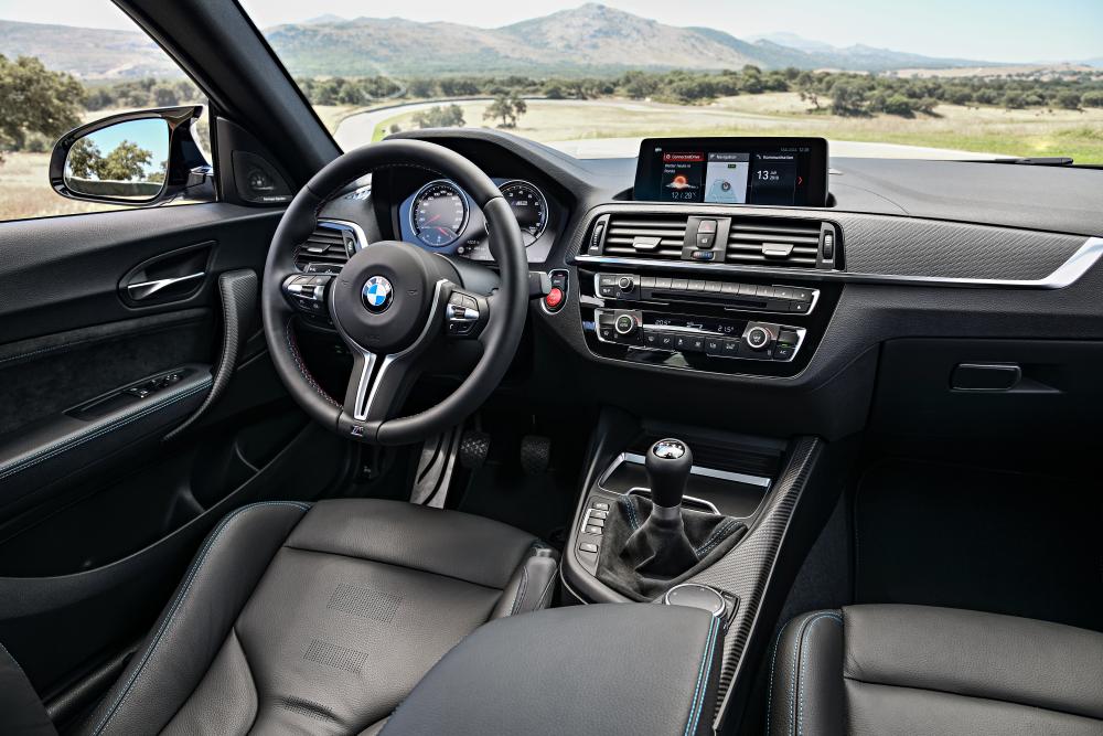 BMW M2 F87 [рестайлинг] (2017) Купе интерьер 