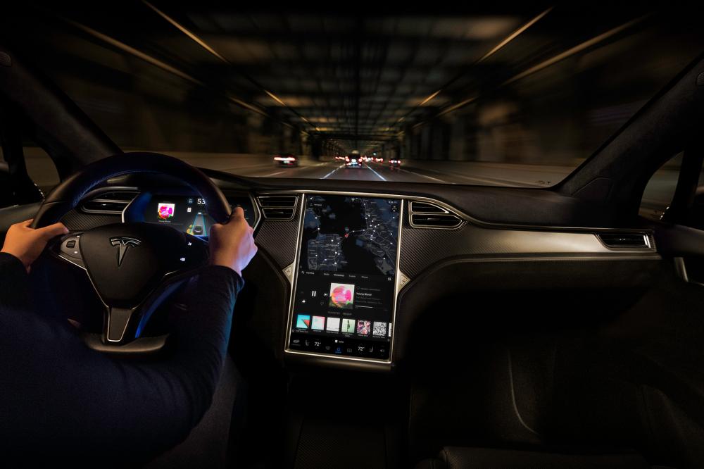 Tesla Model X 1 поколение Кроссовер интерьер