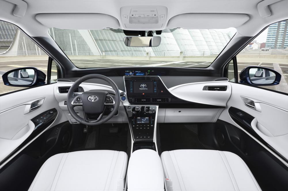 Toyota Mirai 1 поколение (2015-2020) Седан интерьер 