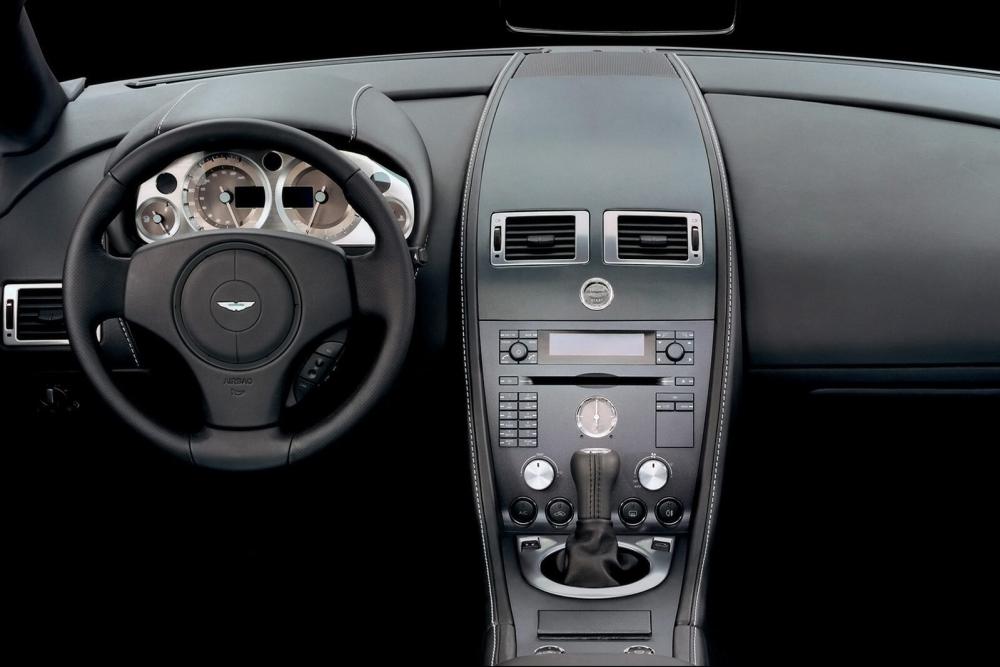 Aston Martin Vantage 3 поколение V8 купе 2-дв. интерьер