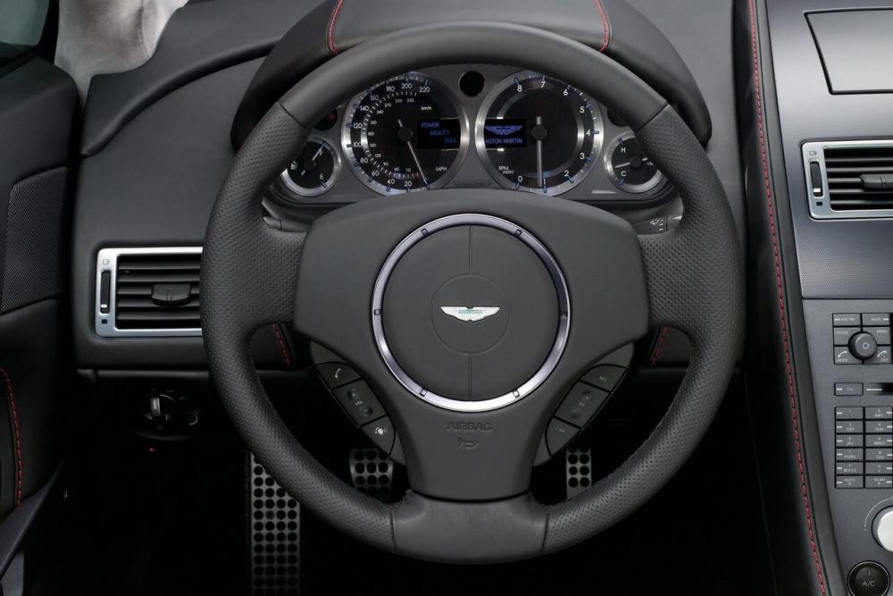 Aston Martin Vantage 3 поколение V8 родстер 2-дв. интерьер
