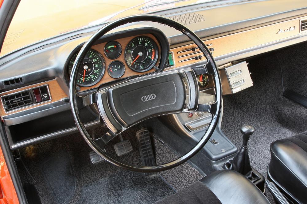 Audi Coupe S С1 (1970-1976) Купе интерьер 