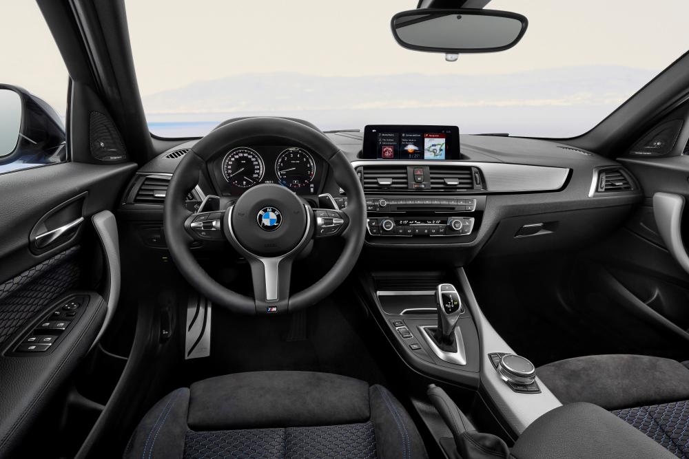 BMW 1 серия 2 поколение F20/F21 рестайлинг интерьер