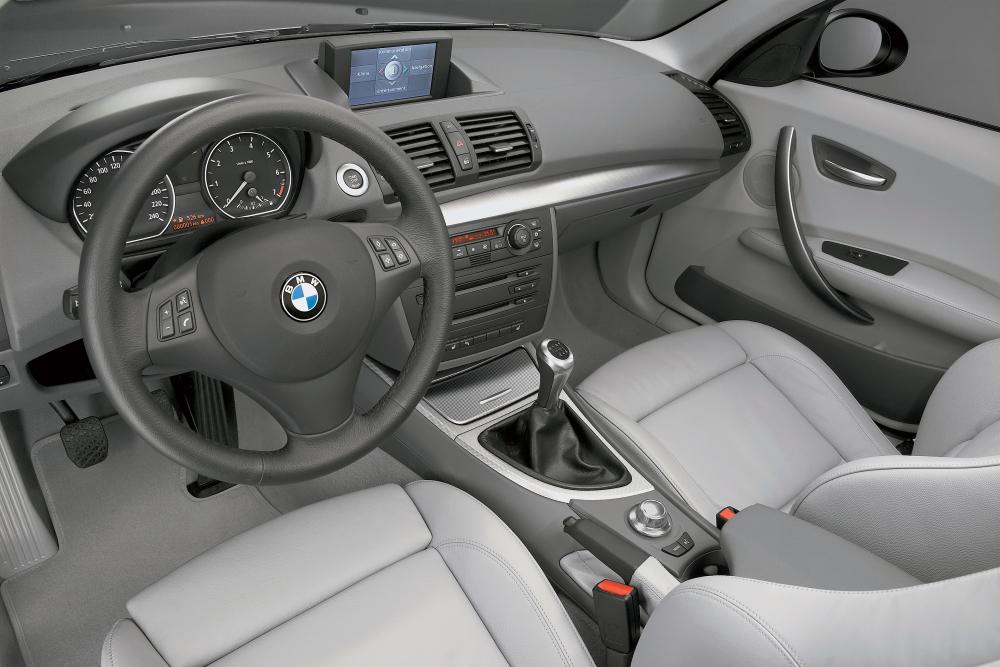 BMW 1 серия 1 поколение E87 Хетчбэк (2004) интерьер 
