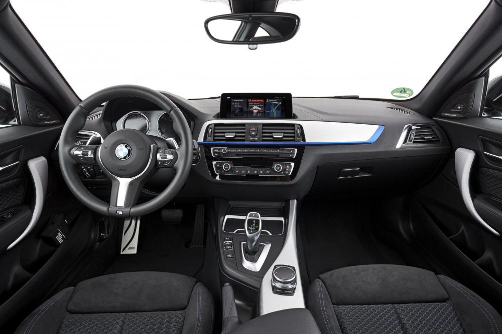 BMW 2 серия 1 поколение F22 [рестайлинг] (2017) Купе интерьер 