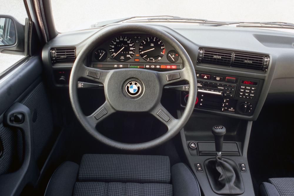 BMW 3 серия 2 поколение E30 [рестайлинг] (1986-1993) Кабриолет интерьер 