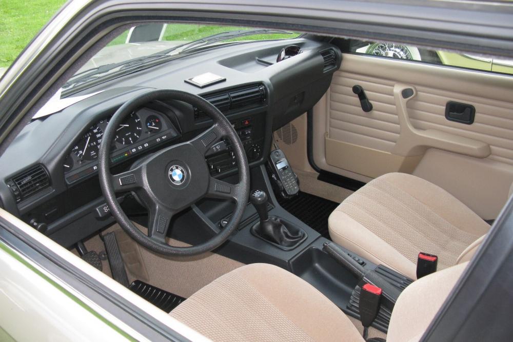 BMW 3 серия 2 поколение E30 (1982-1990) седан интерьер 
