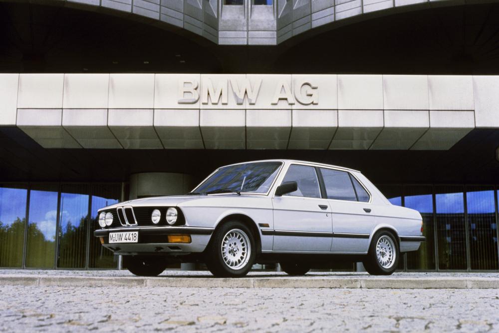 BMW 5 серия 2 поколение E28 (1981-1988) Седан