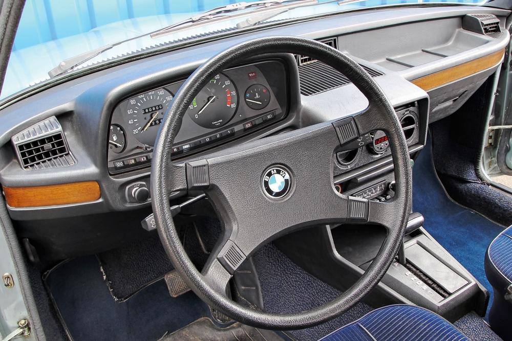 BMW 5 серия 1 поколение E12 [рестайлинг] (1976-1981) Седан интерьер 