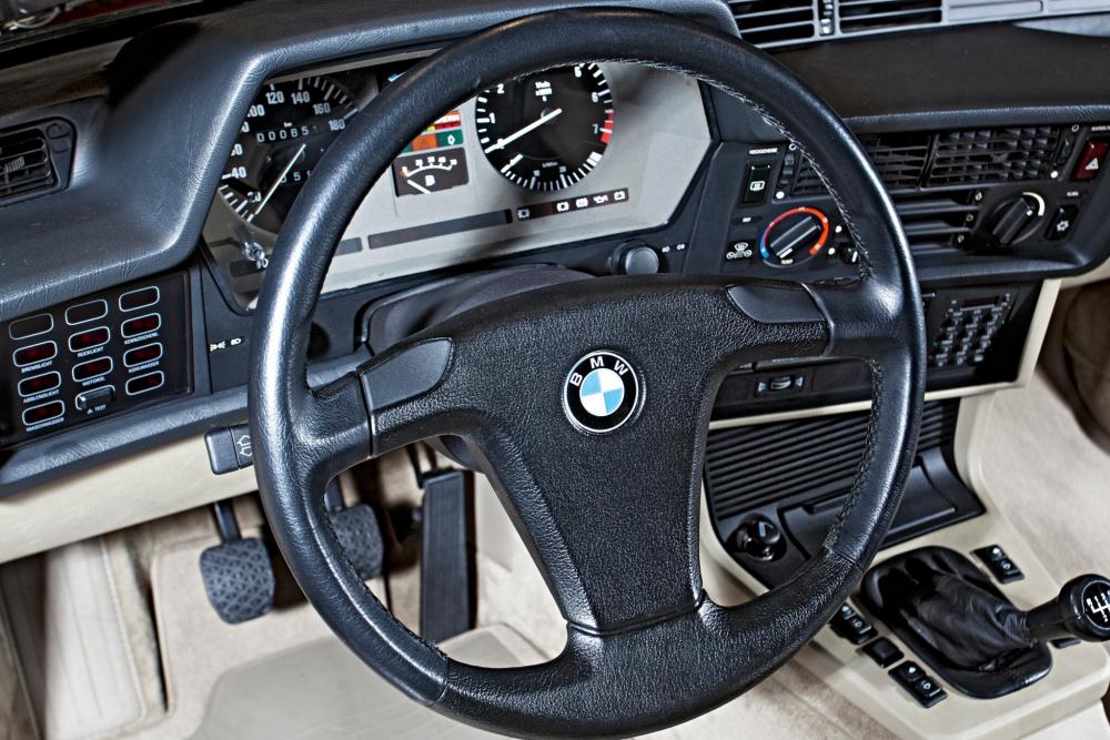 BMW 6 серия 1 поколение E24 2-й рестайлинг (1987-1989) Купе интерьер 