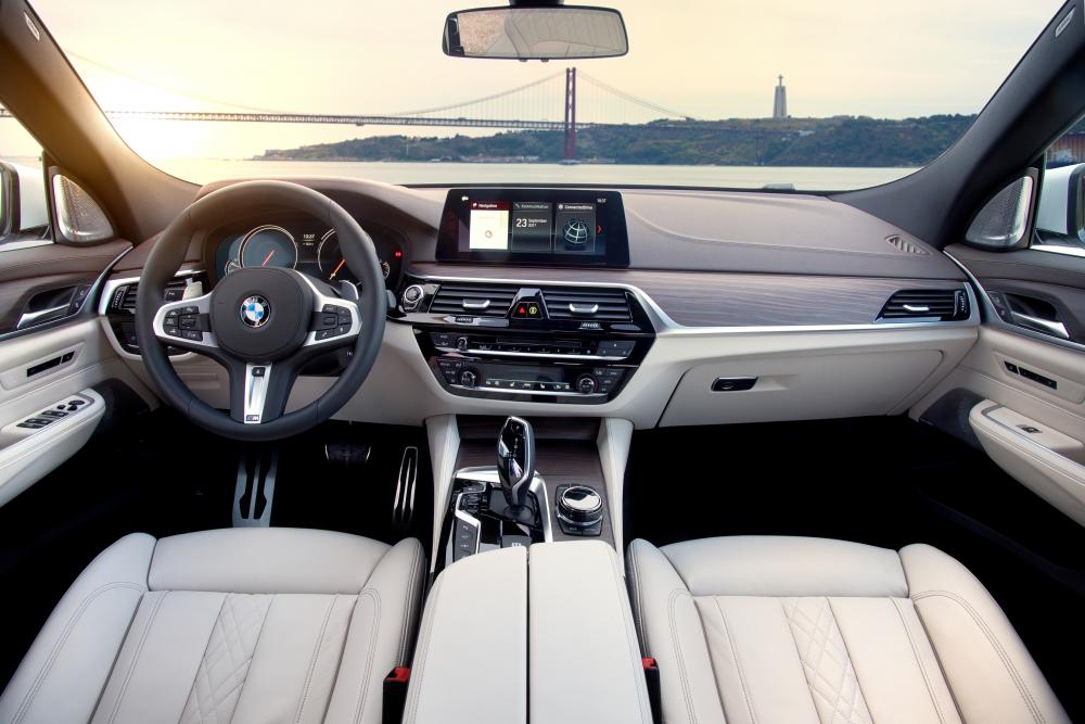 BMW 6 серия G32 Gran Turismo лифтбэк интерьер