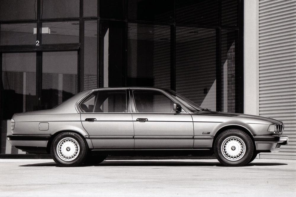 BMW 7 серия 2 поколение E32 (1986-1994) Седан