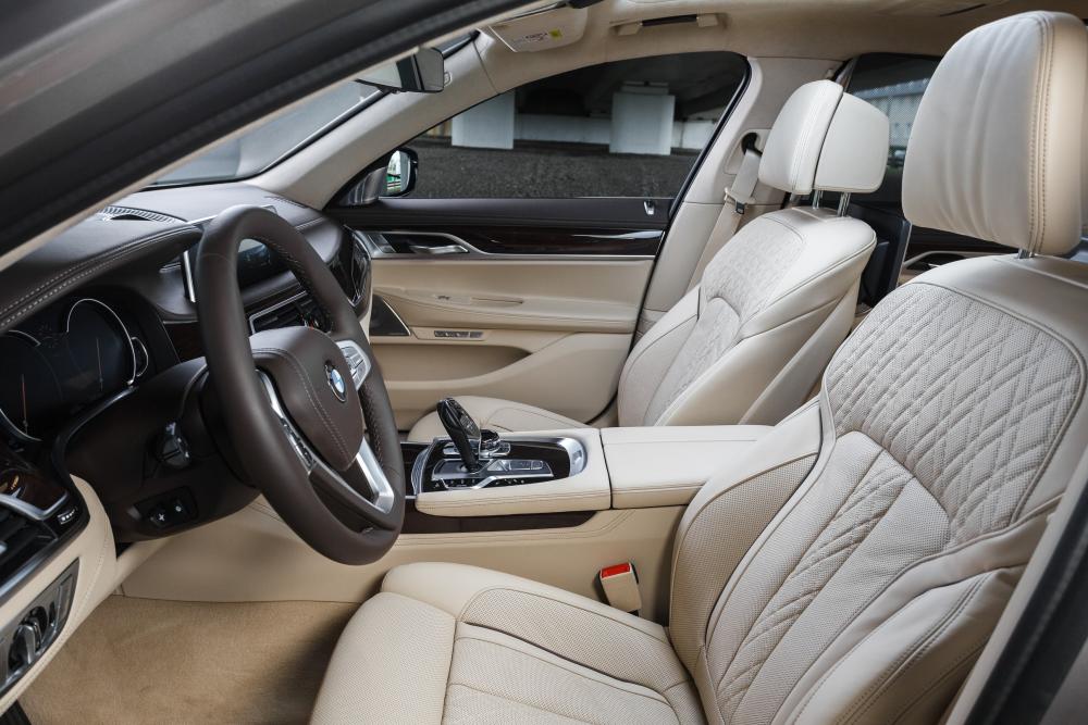 BMW 7 серия 6 поколение G11/G12 (2015-2019) Седан интерьер 